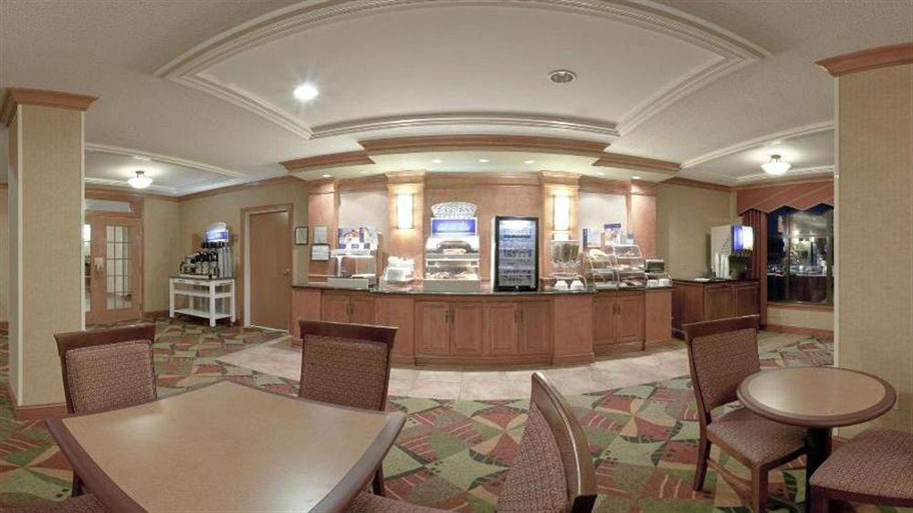 Holiday Inn Express Hotel & Suites Forest By Ihg Exterior foto