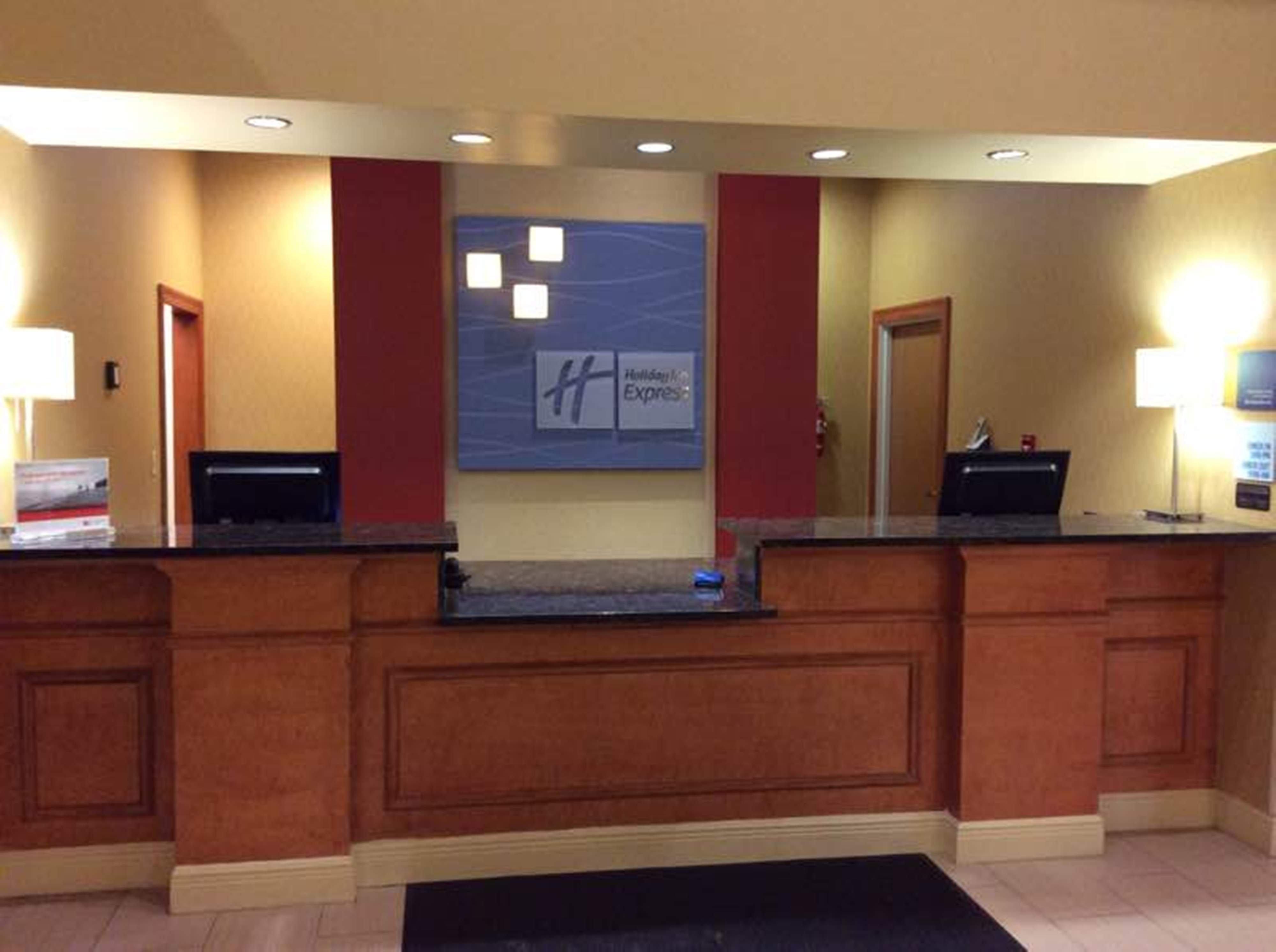Holiday Inn Express Hotel & Suites Forest By Ihg Exterior foto